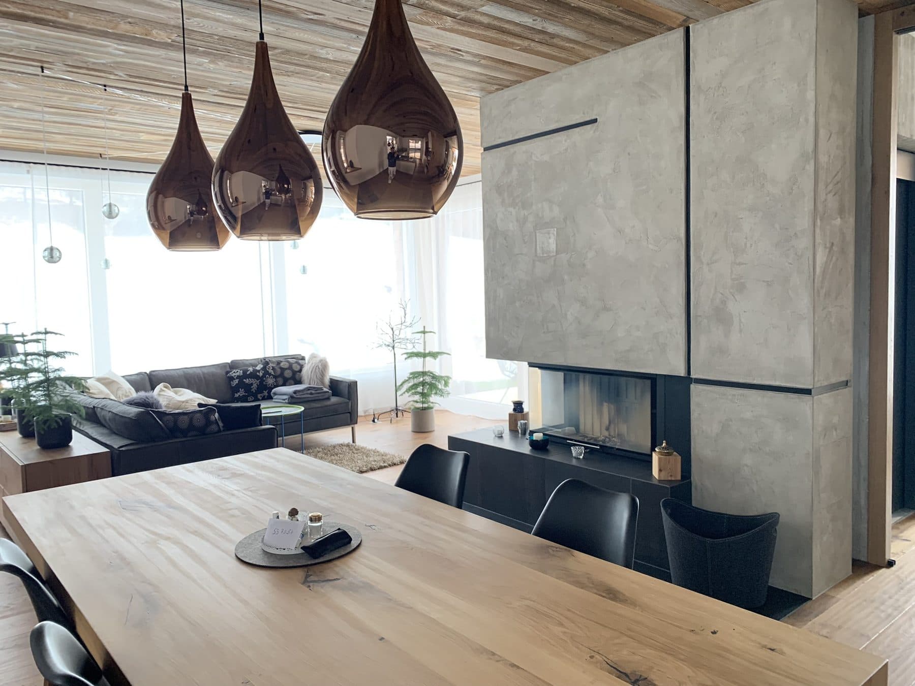 Kreative Spachteltechnik, fugenfreie Wand im Wohnraum